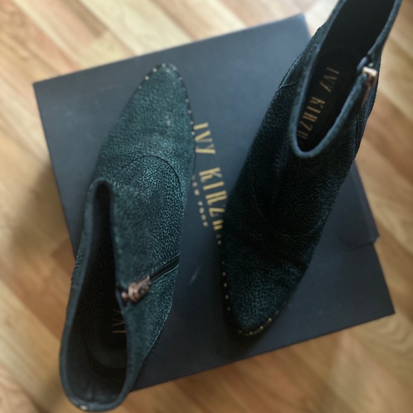 Rose Gold Surprise with Green - Picture 5 of 12